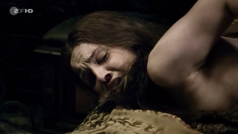 Josefine Preuss - Nude & Sexy Videos in Die Pilgerin (2014)